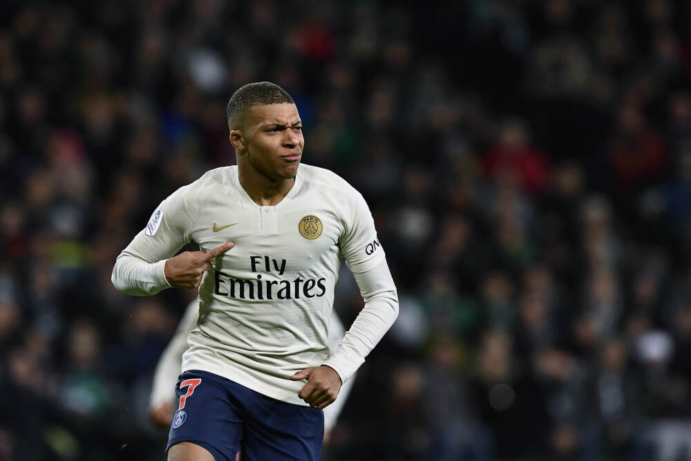 太猛了！西卡半场13中10超高效轰24分2板1助1断 单节得分均上双